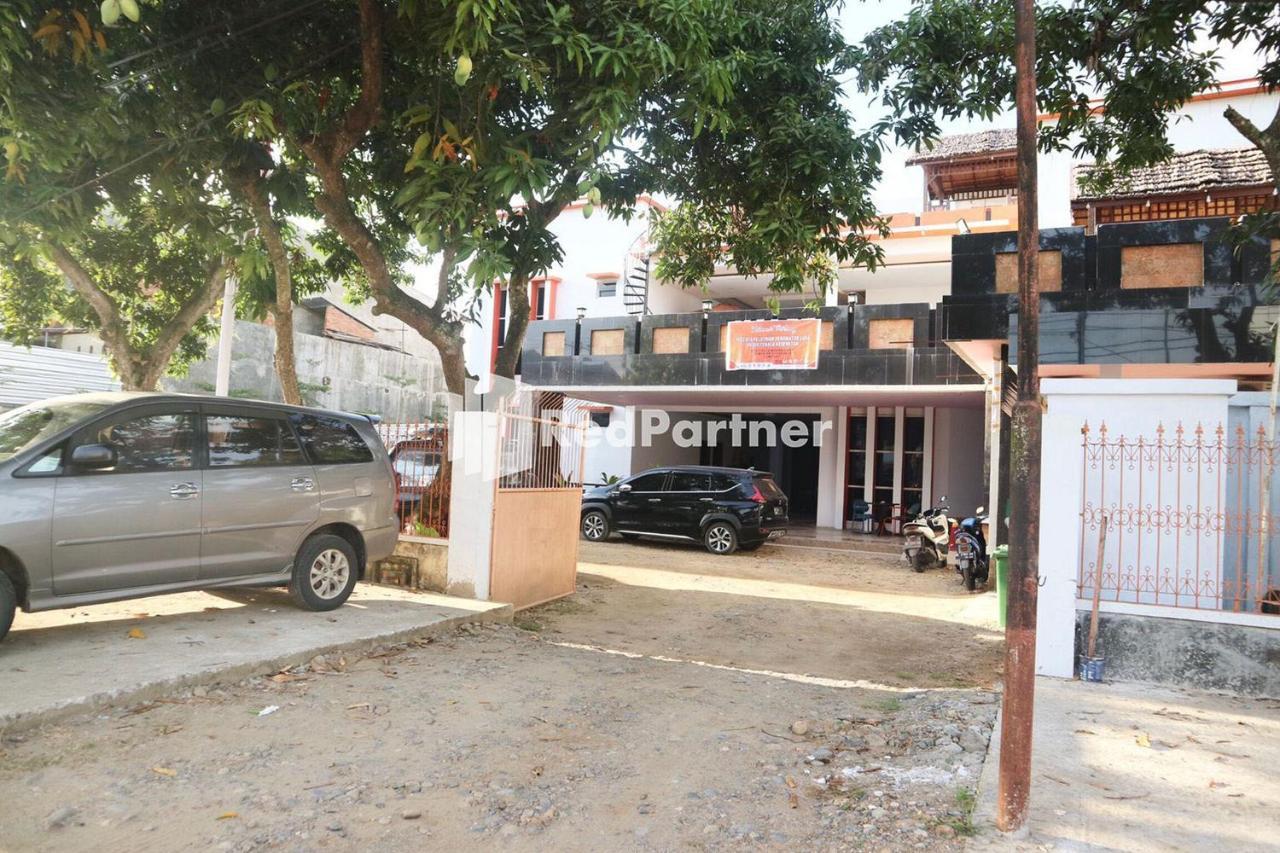 Wisma Suci Syariah Polewali Mandar Mitra Reddoorz Matakali Eksteriør bilde